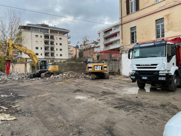 movimento terra con camion e ruspe Tecnoscavi Colledara in Abruzzo Italy