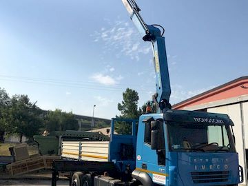 ruspe escavatori camion gru macchine movimento terra della Tecnoscavi srl Italy Abruzzo
