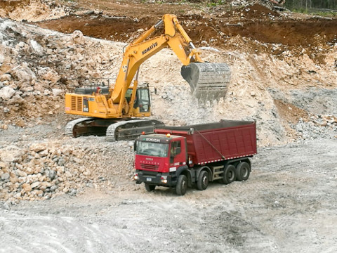 Panama - Lavori di Trasporto materiale da cava per Cementerie (2017)